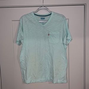 Levi's - Large mint V-Neck - never worn!